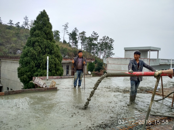 搅拌输送一体机湖南娄底工地现场出料现场