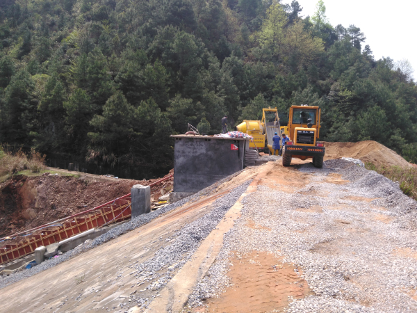 车载搅拌泵湖南永州工地现场堤上上料