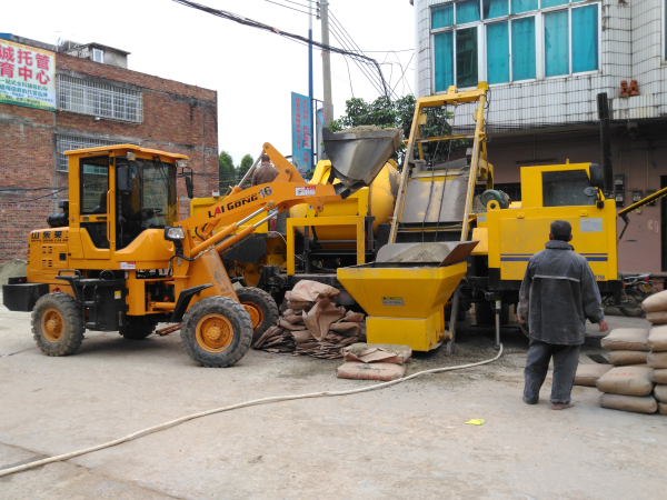 车载搅拌泵广东化州工地现场铲车料斗进料