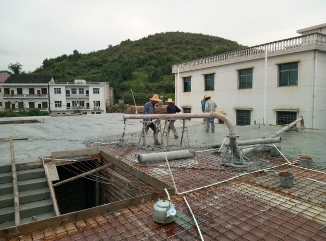 车载搅拌泵湖南施工现场楼面浇筑全景